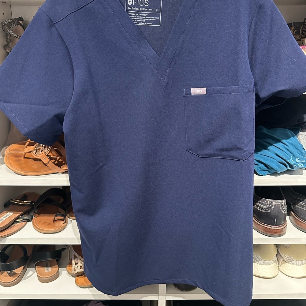 Figs women’s navy blue one pocket scrub top